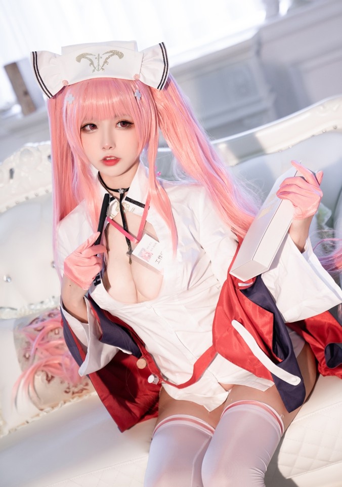 Momoko葵葵：一位来自二次元世界的coser