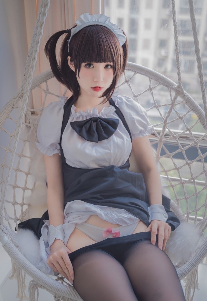 西园寺南歌 ：今有南歌骑猫