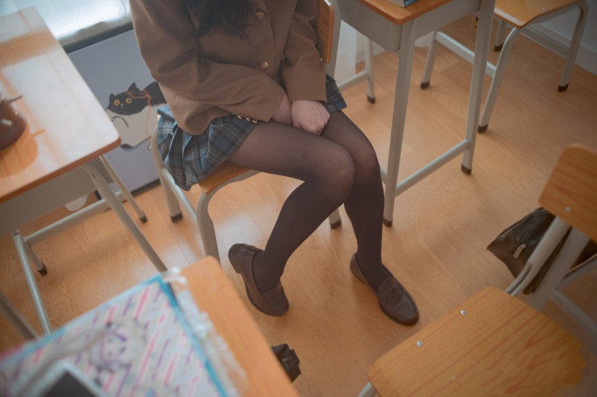 木花琳琳是勇者 - 女子〇生脚コキ48手 [66P3V-2.93GB]