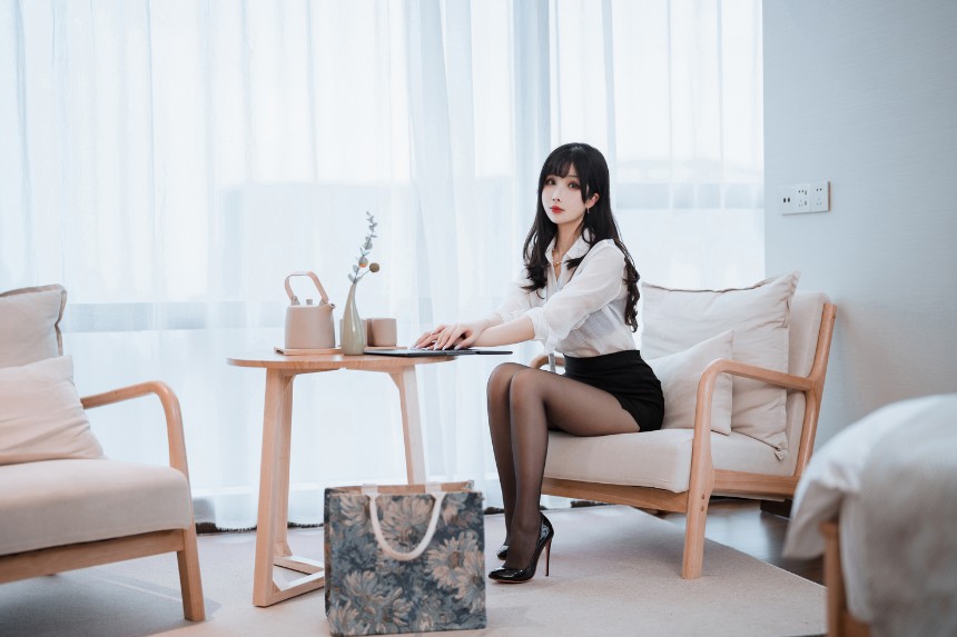 rioko凉凉子&amp;面饼仙儿 -《黑丝ol制服双人》 [102P11V-1.45GB]