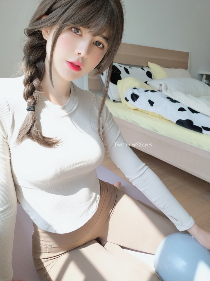 眼酱大魔王w - 瑜伽服 [32P-160MB]