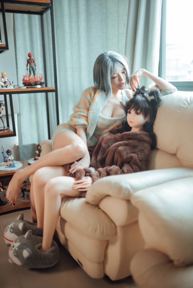 秋和柯基：努力营业！挣钱养柯基！