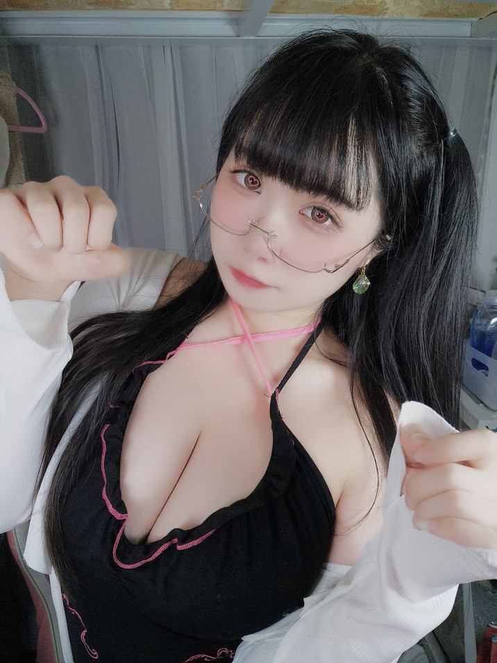 贞子蜜桃 – 心心眼 [10P1V-253MB]