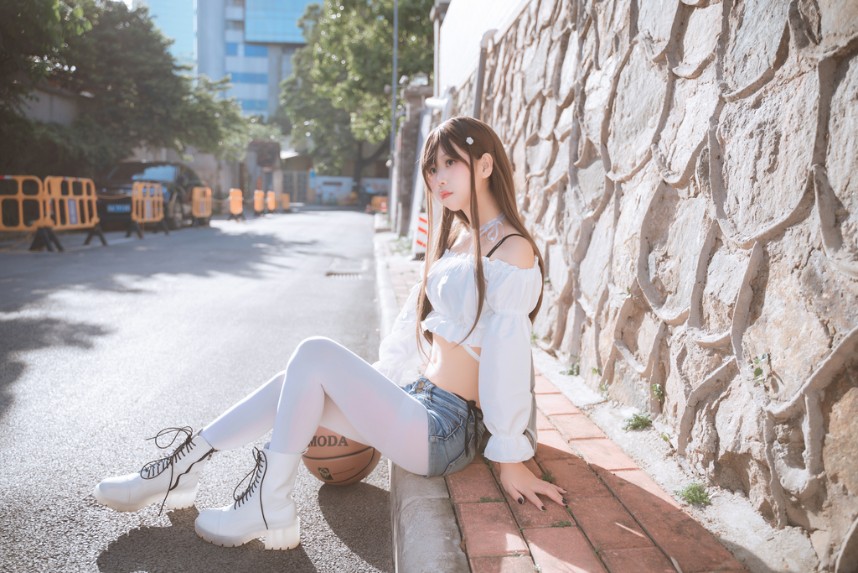 萌芽儿 - 邻家小恶魔 [47P1V-426MB]