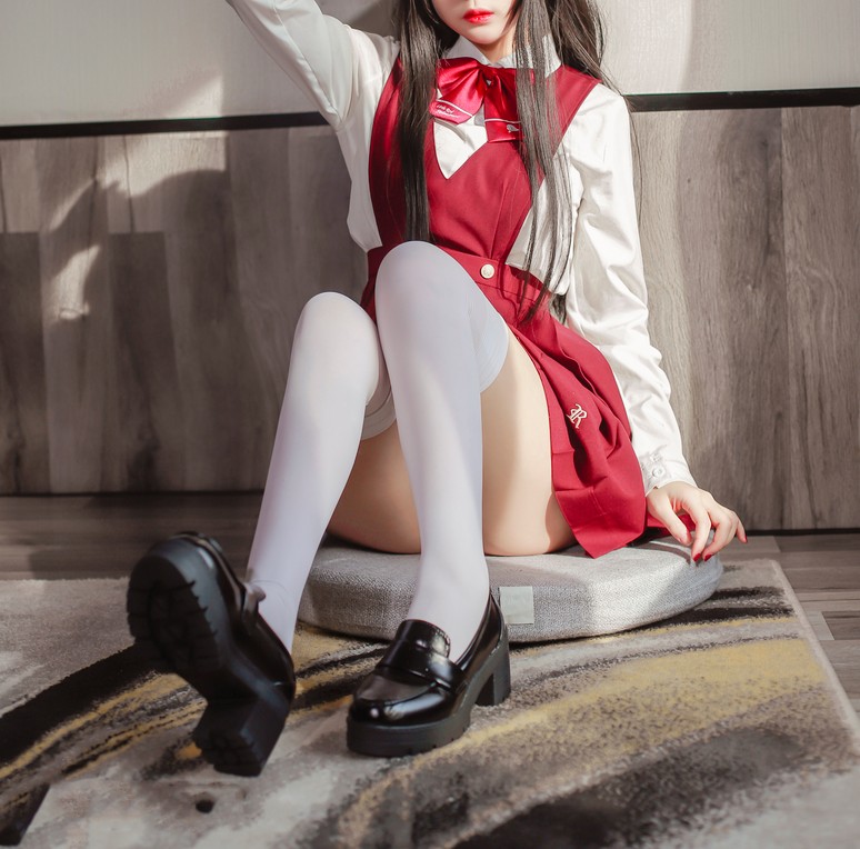 日奈娇 - JK少女红裙 [28P-276MB]