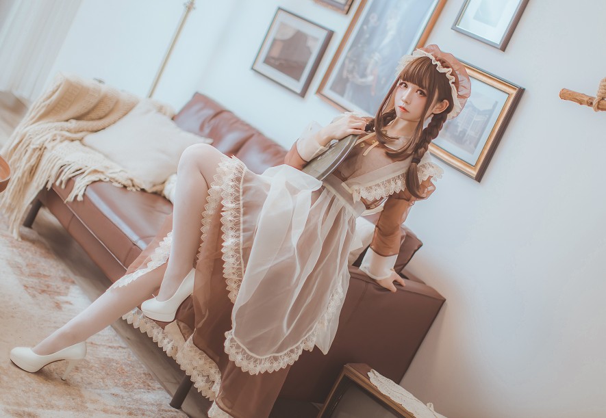 Coser衣衣 - 透明女仆 [31P-263MB]