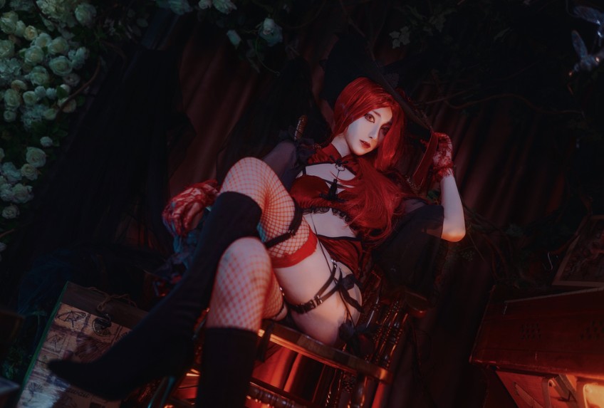 南桃Momoko – 红女巫 [19P-162MB]