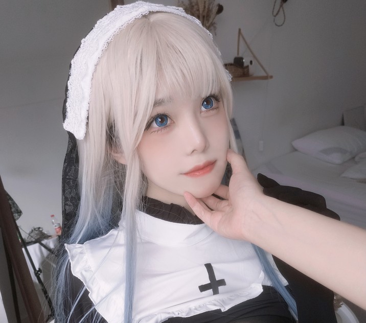 蜜汁猫裘 - 修女自拍 [35P6V-829MB]