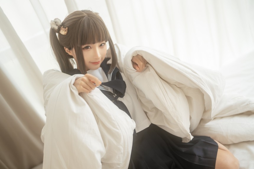 蠢沫沫 - 被窝JK [15P1V-400MB]