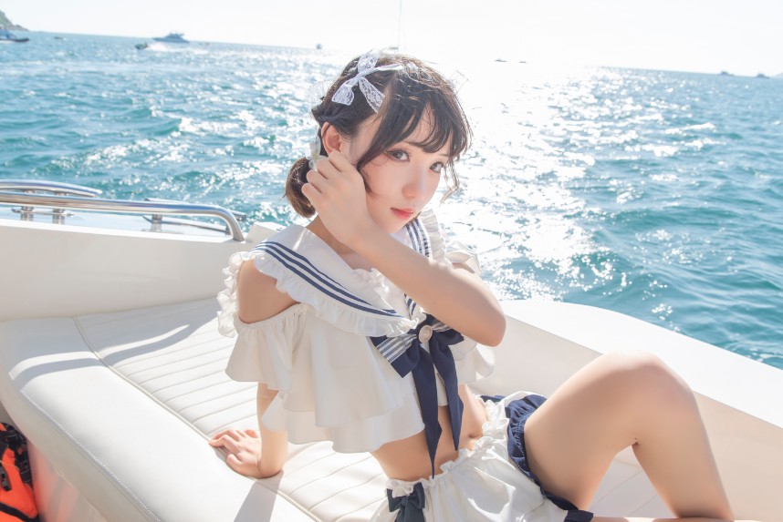 花柒Hana – 三亚熊之海军风泳装 [12P-153MB]