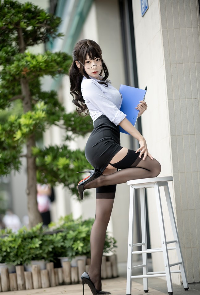 香草喵露露 - 丝袜西装诱惑 [25P-295MB]