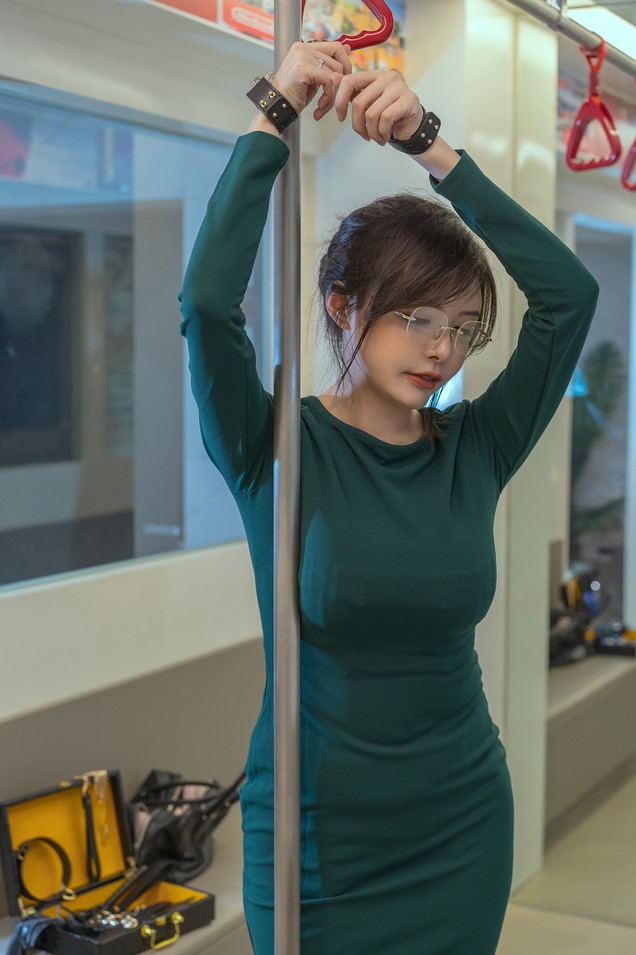 秋和柯基&amp;奶桃 电车 [80P1V-1.74GB]