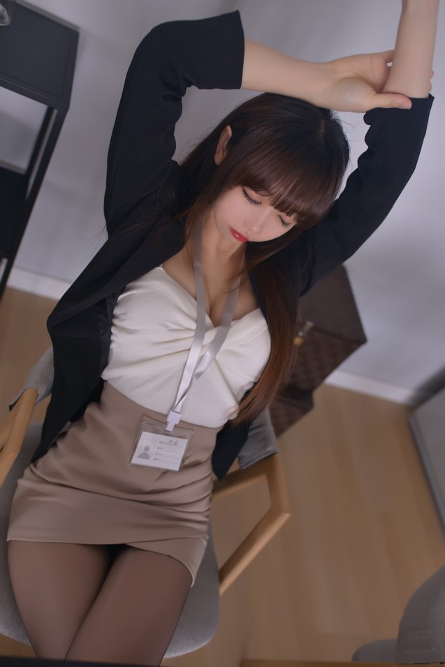 雪琪SAMA - OL后辈出差第一天 [66P4V-982MB]