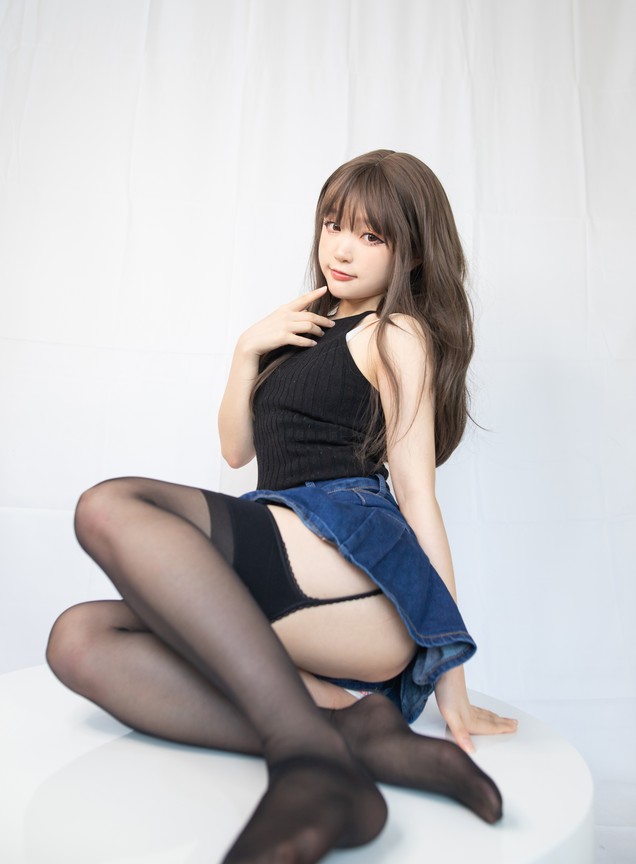 神沢永莉 - 缠玛瑙灰+象牙白&amp;黑色毛衣吊带+牛仔裙吊带黑丝 2套