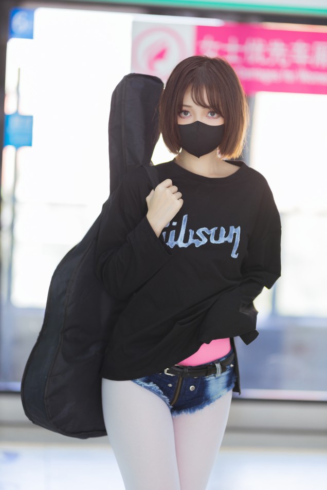 洛桑w伊梓 - 升玖老师  地铁吉他 [26P-276MB]