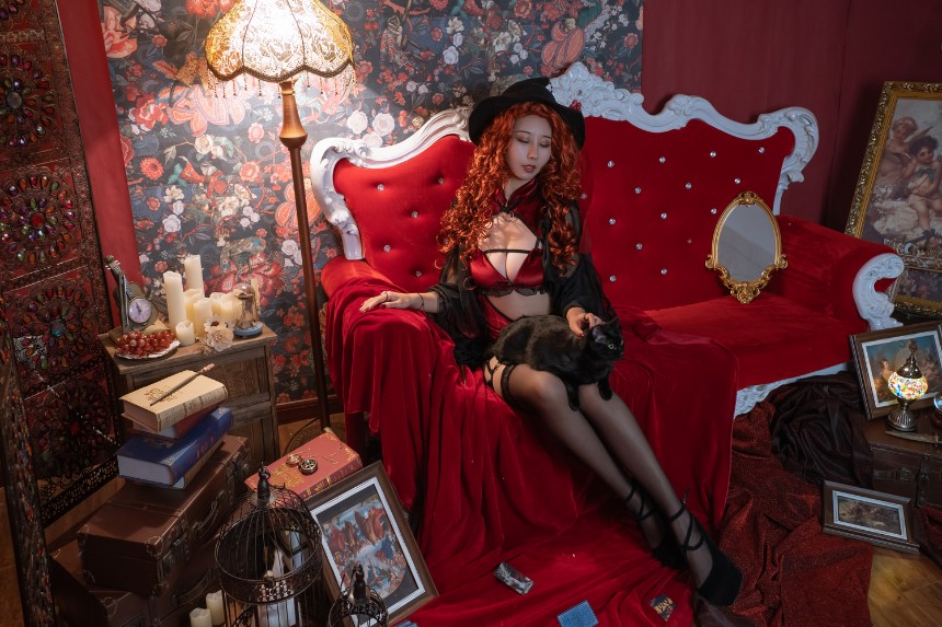 云溪溪 - 奶桃 女巫和艳后 [50P1V-842MB]