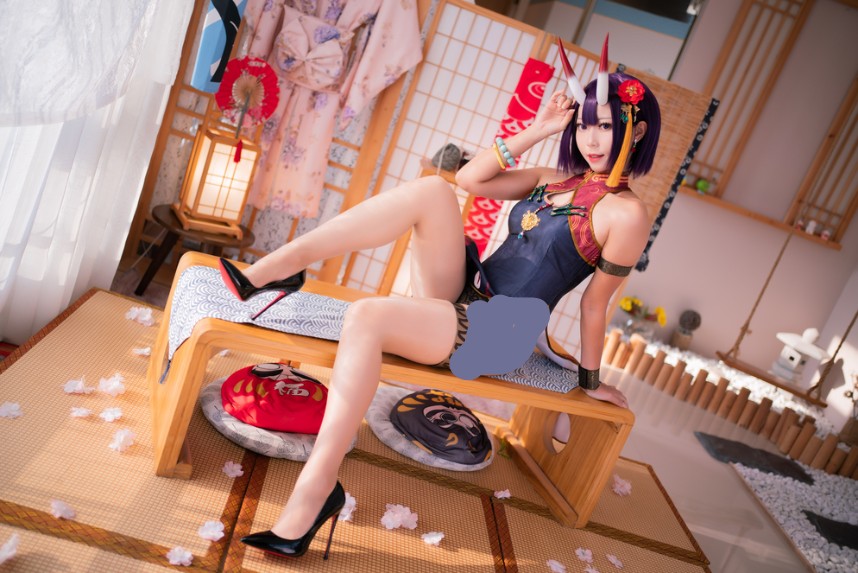 Money冷冷 – 酒吞高腰旗袍 [66P1V-5.17GB]