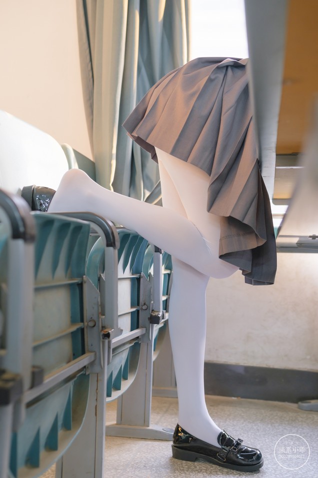 稚乖画册 - 夜夜 教室 [63P1V-595MB]