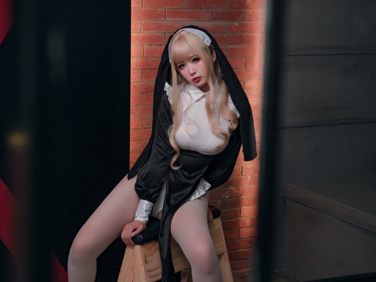 轩萧学姐 - 修女 [49P2V-220MB]