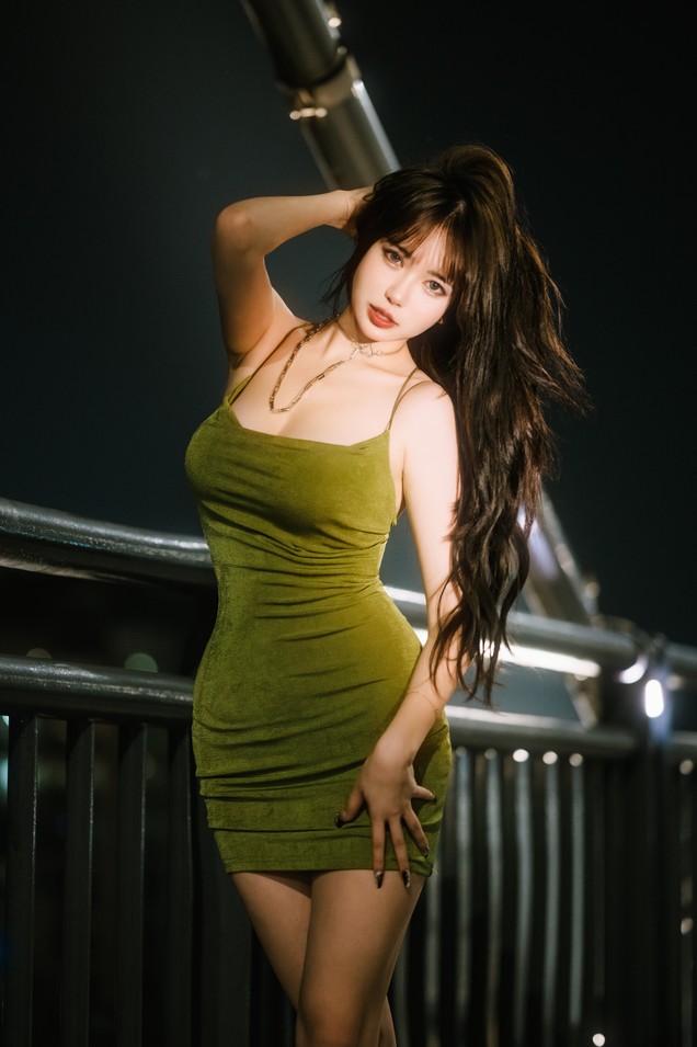 Tina很妖孽呀 - 绿色连衣裙 [35P-212MB]