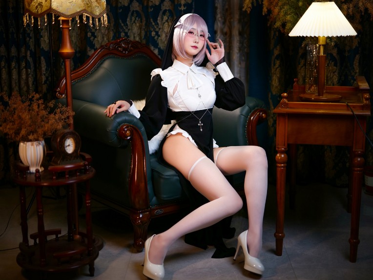 曉美媽 - 痴 修女&amp;乱室佳人 2 套