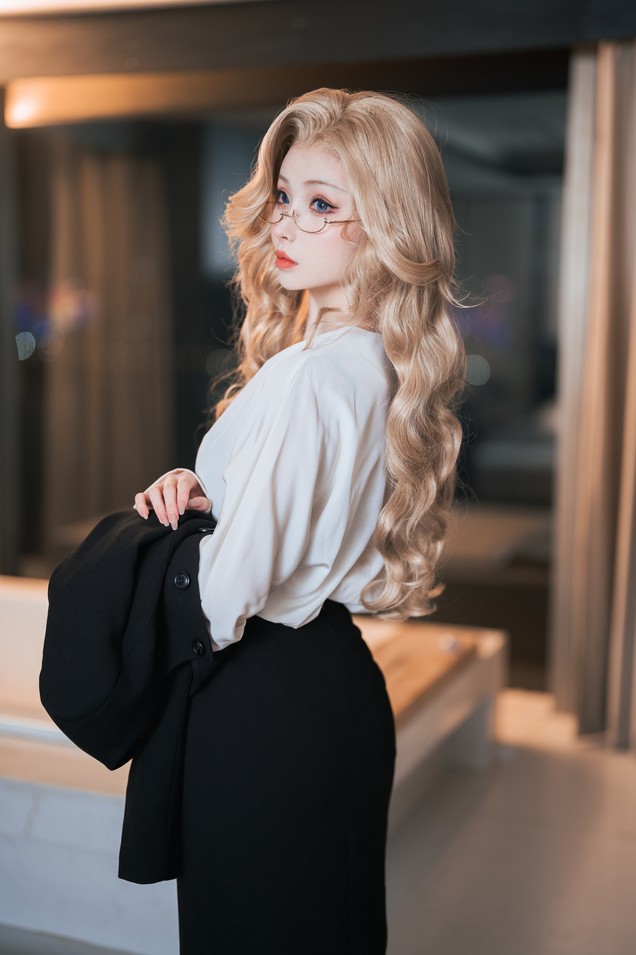 rioko凉凉子 -《女上司单人版》[55P13V-1.02GB]