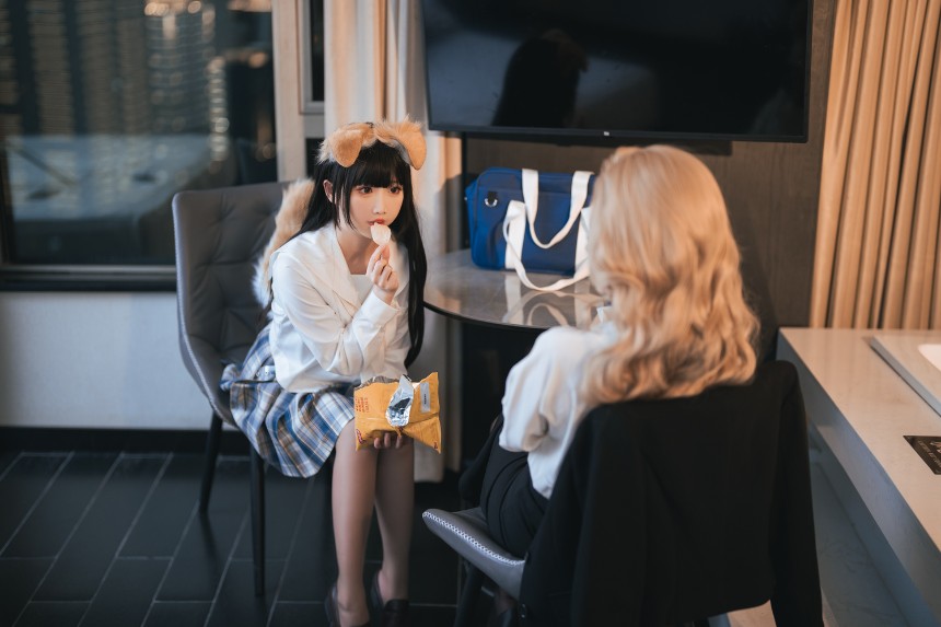 rioko凉凉子&amp;面饼仙儿 -《女上司组合版》[40P1V-663MB]