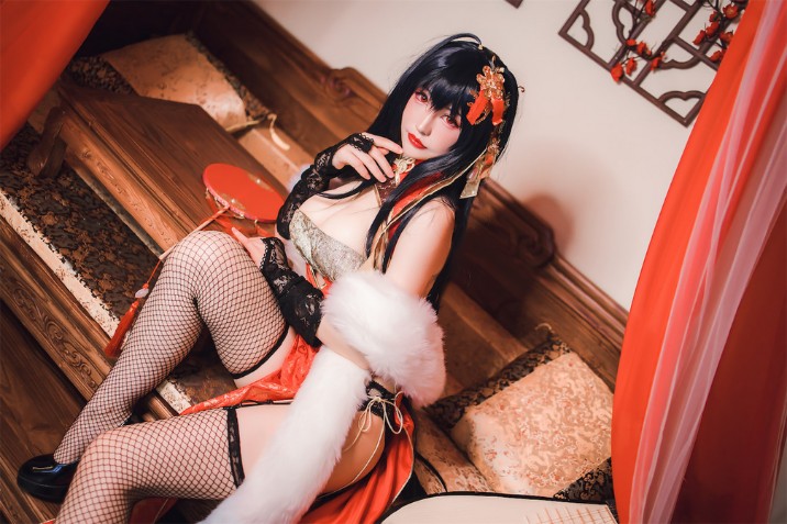 Coser衣衣 – 碧蓝航线 大凤旗袍 [34P-110MB]