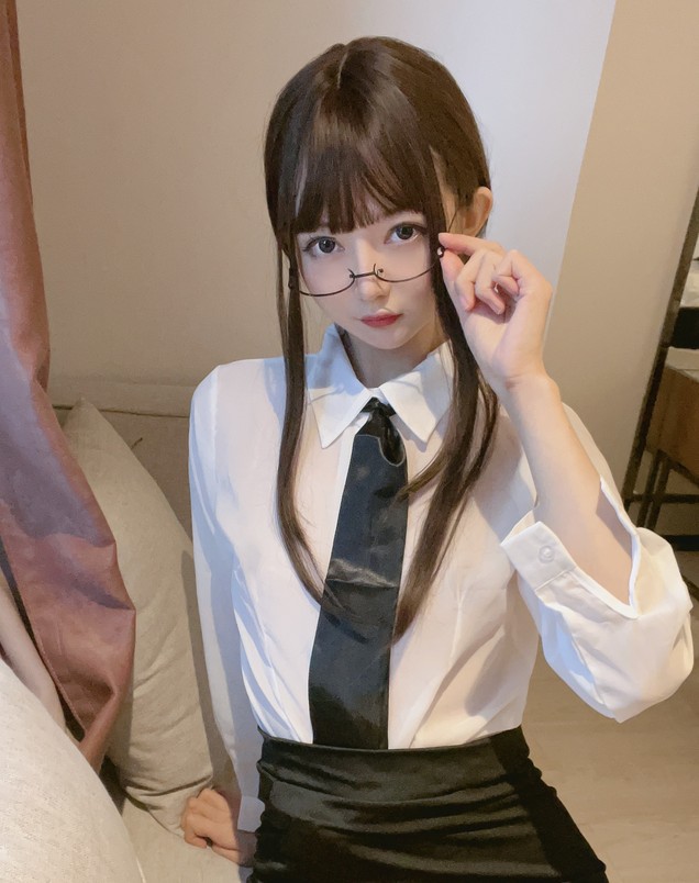 51酱 - 肉丝眼镜娘 [52P7V-421MB]