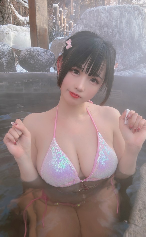 miko酱ww - 雪地温泉 [36P3V-746MB]