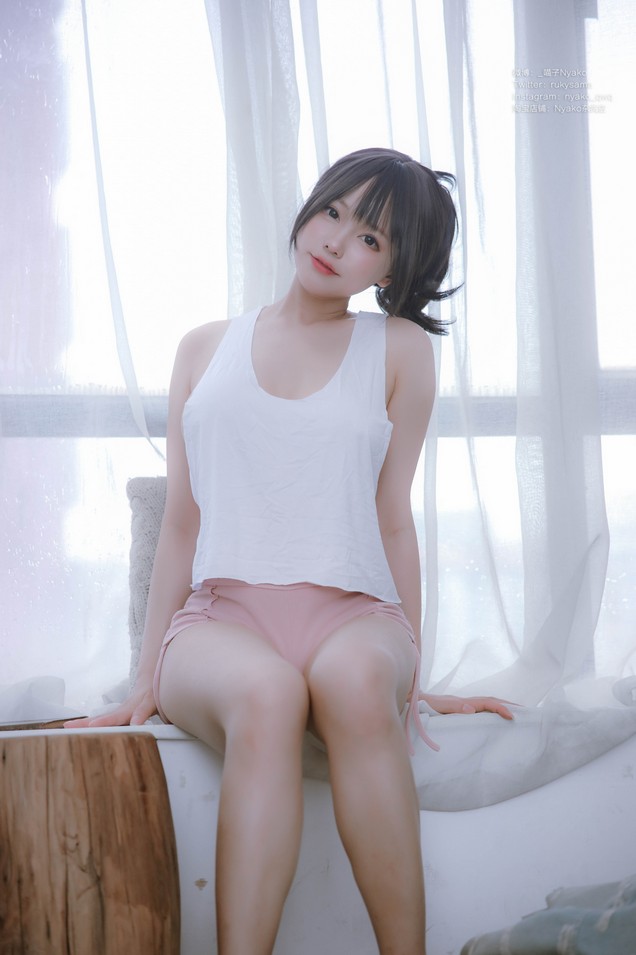 Nyako喵子 – 隣のやばいお姉さん 背心 [78P1V-732MB]