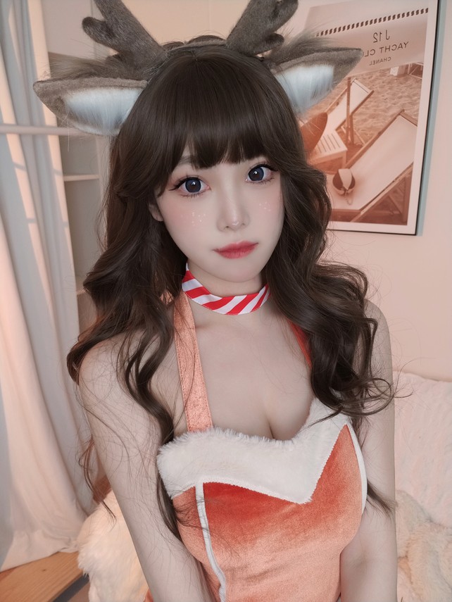 蜜汁猫裘 - 圣诞兔兔X鹿鹿 [37P2V-422MB]