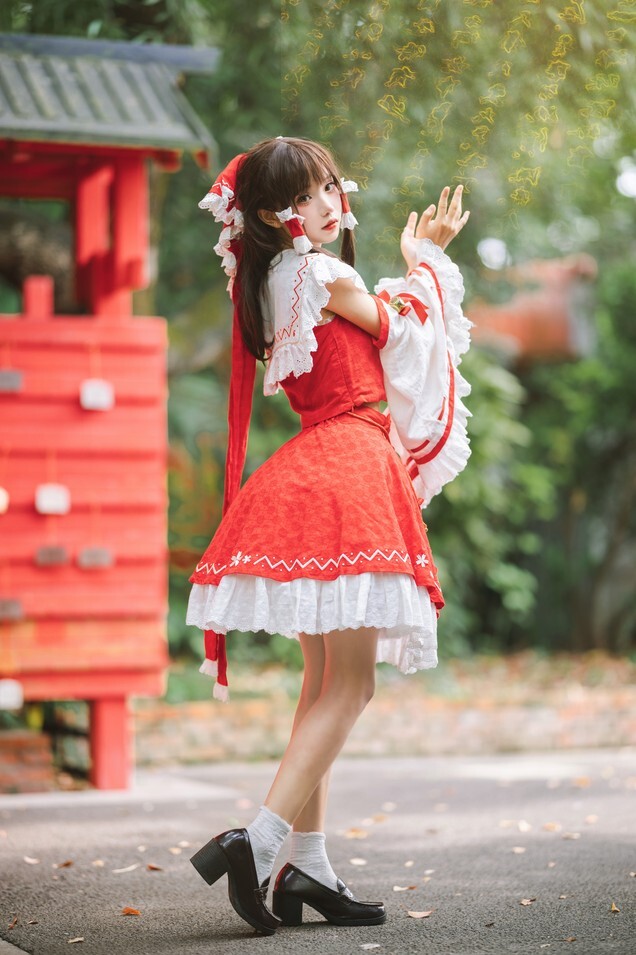 花柒Hana - 森森仙短款灵梦 [15P-280MB]