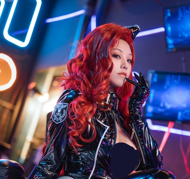 蜜汁猫裘 – 指挥官&帝国通讯官 [47P-803MB]