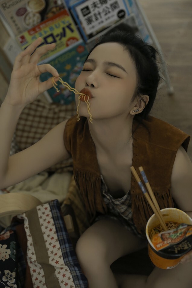 兮嘻嘻 - 任意门 [19P-82MB]