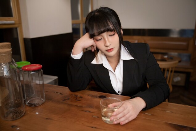 洛璃 LoLiSAMA - 醉酒OL [104P1V-1.67GB]