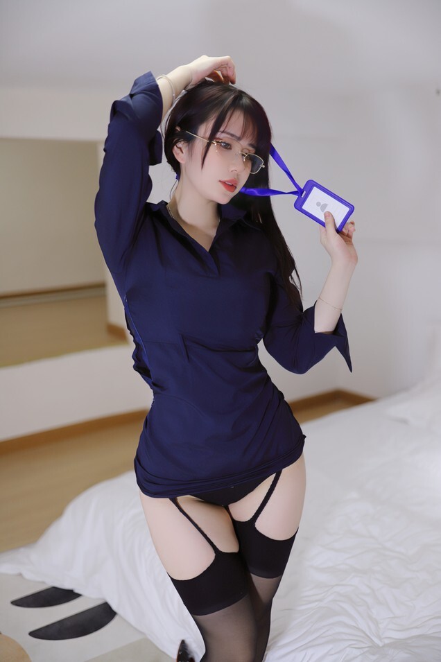 Tina很妖孽呀 - 职业装秘书 [46P-398MB]