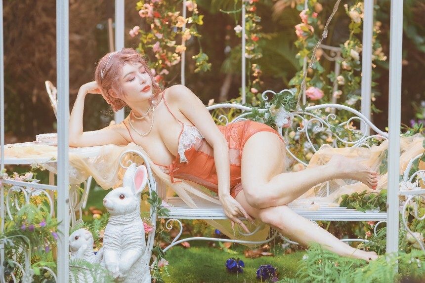 秋和柯基 - 花园嬉水 [67P-862MB]