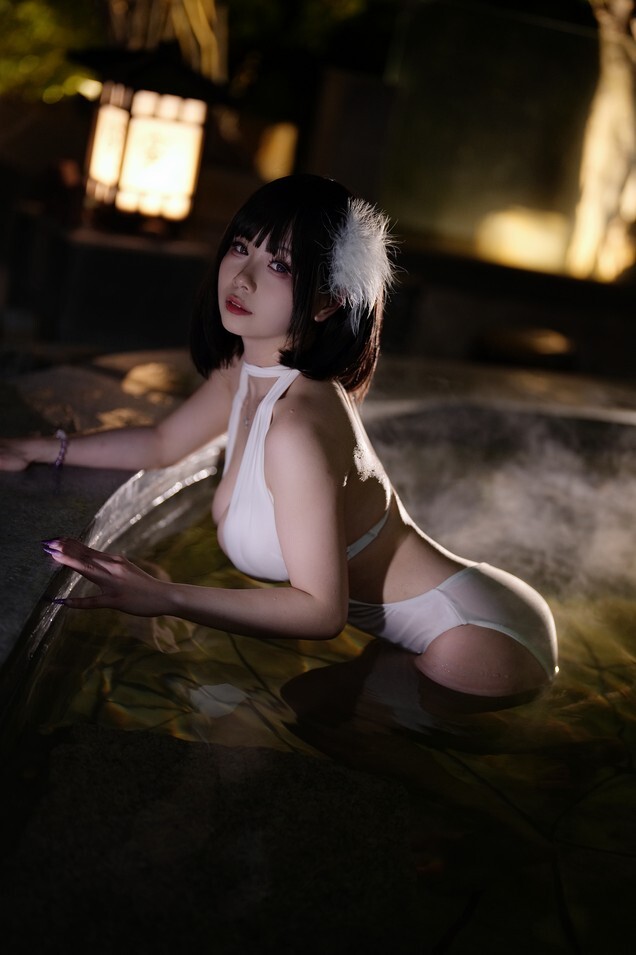 末夜787 - 夏日白色泳装 [23P1V-744MB]