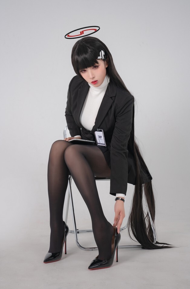 轩萧学姐 - 碧蓝档案 莉音 [85P2V-1.42GB]