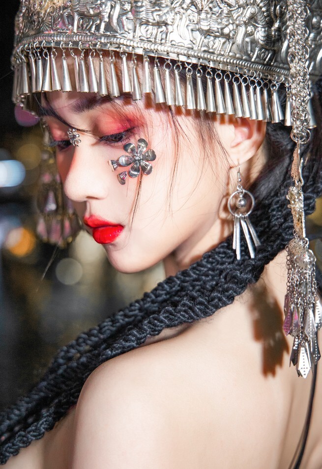 瓦斯塔亚小龙虾 – 苗疆女子 [18P-333MB]