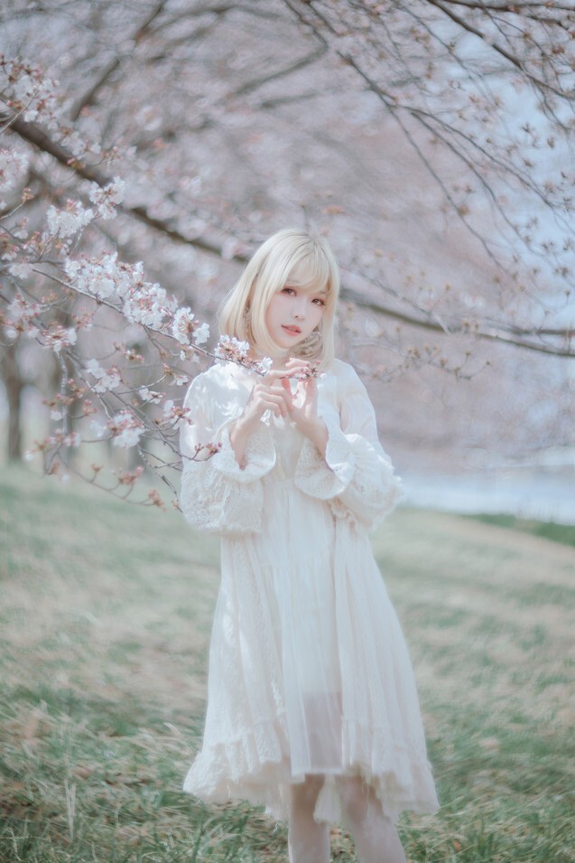 ElyEE子 - Sakura [64P-174MB]