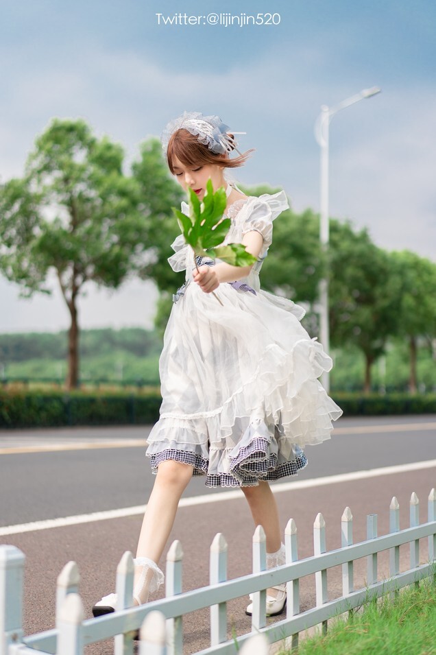 梨瑾瑾 – 草地 [22P-267MB]