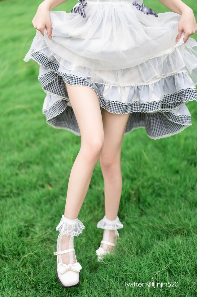 梨瑾瑾 - 草地 [22P-267MB]