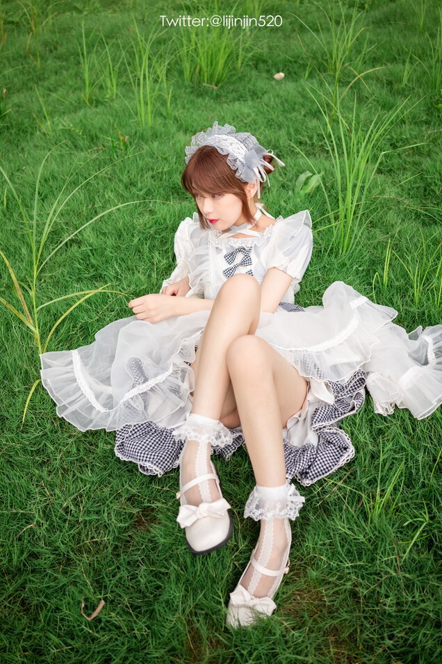 梨瑾瑾 - 草地 [22P-267MB]