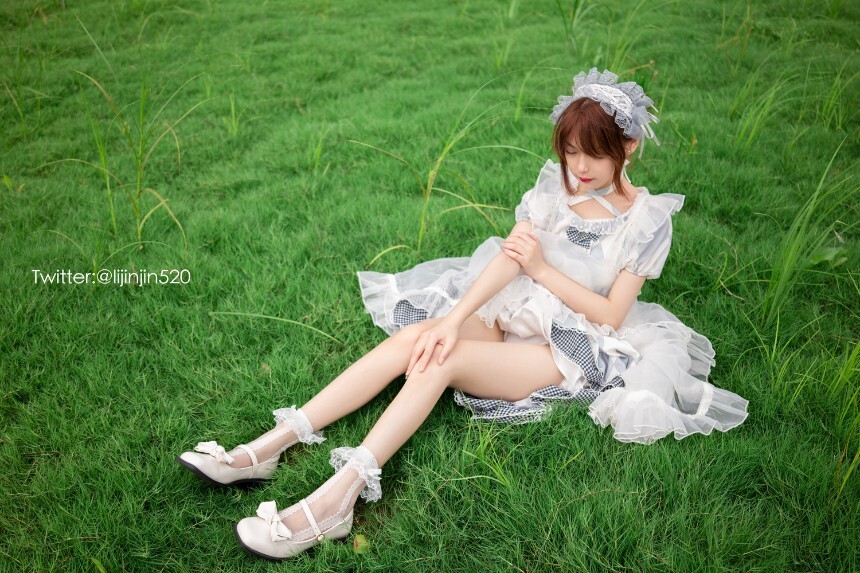 梨瑾瑾 - 草地 [22P-267MB]