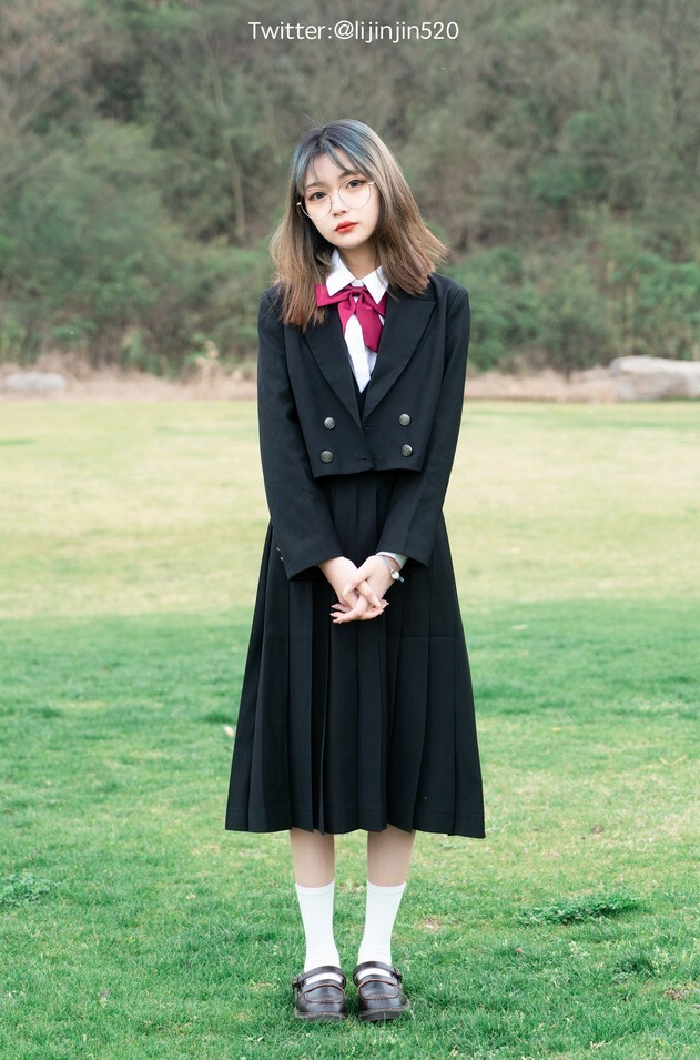 梨瑾瑾 - 户外黑长服 [20P-263MB]