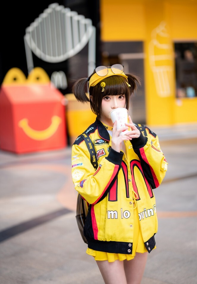 绮太郎_Kitaro – 麦当劳女孩 [18P-79MB]