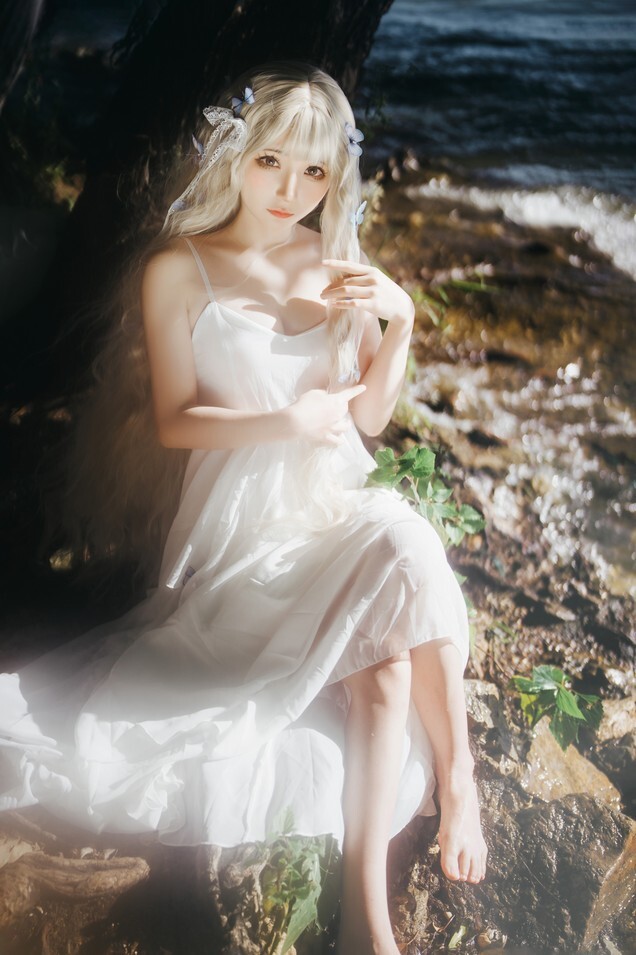 是三不是世w - 湖边白裙 [15P-233MB]