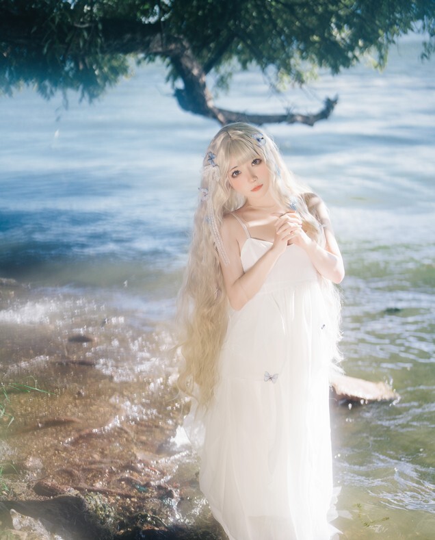 是三不是世w – 湖边白裙 [15P-233MB]